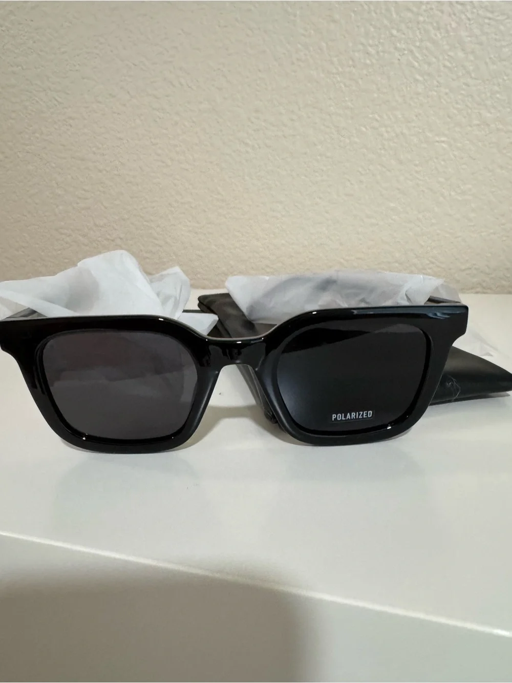 QUAY GAME OVER NWT Black Frame / Smoke Polarized Lens